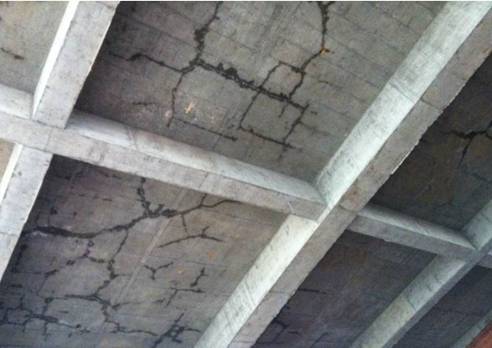 浅析：现浇楼板裂缝形成的原因及防治措施 