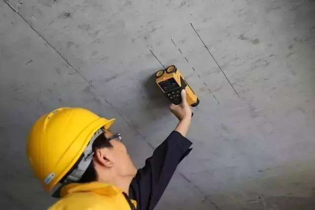 钢筋保护层超厚或不够时，如何处理 