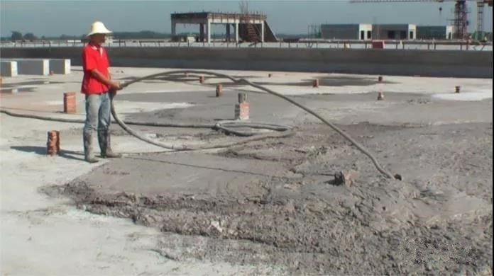 现浇混凝土楼面，如何施工才能保证不漏水? 